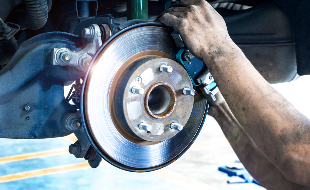 What are the Benefits of Taking Your Car to Carson Auto Repair for Brake Service in Lynnwood?